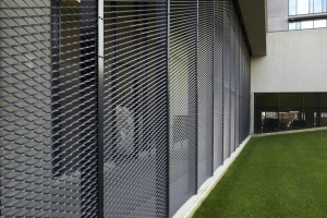 铝板网围栏-铝拉网防护栏-铝拉网板厂家